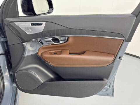 2023 Volvo XC90 Recharge T8 Ultimate Dark Theme