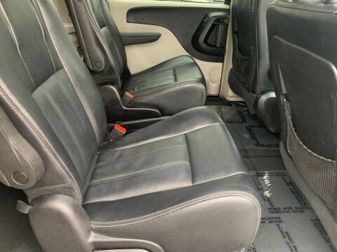 2016 Chrysler Town and Country Touring