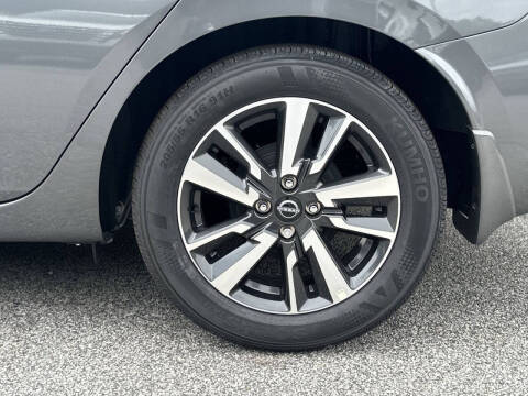 2025 Nissan Versa SV