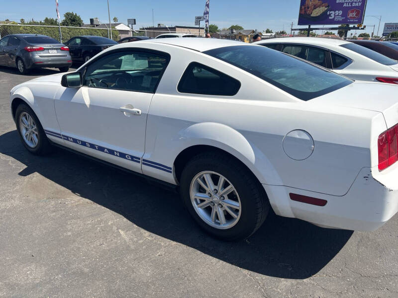 2007 Ford Mustang V6 Deluxe