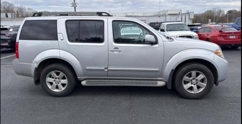 2011 Nissan Pathfinder LE