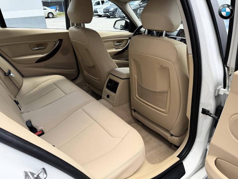 2014 BMW 3 Series 320i