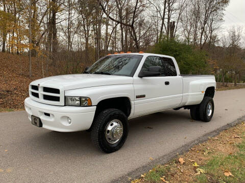 2001 Dodge Ram Pickup 3500 for sale at Gateway Car Connection in Eureka MO