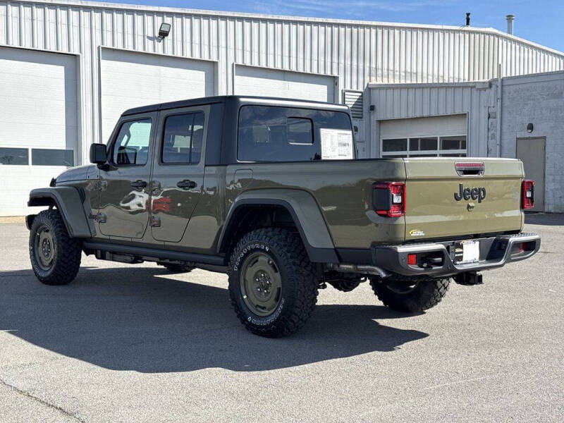 2026 Jeep Gladiator Sport