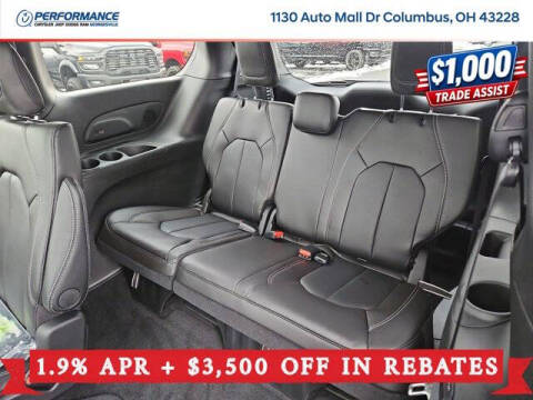 2026 Chrysler Pacifica Select