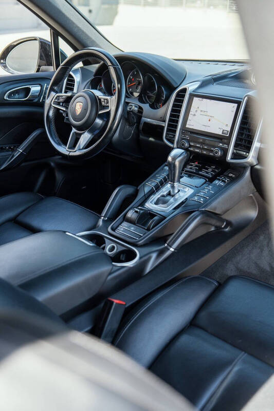 2017 Porsche Cayenne Platinum Edition