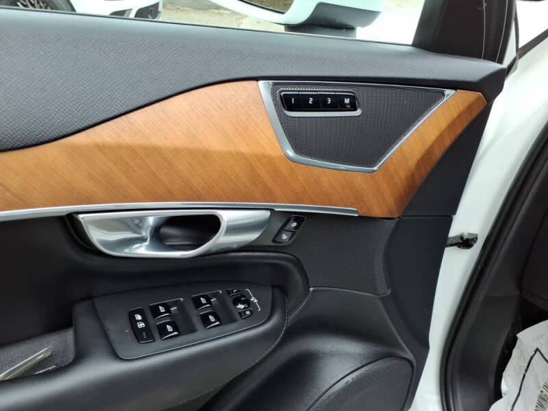 2023 Volvo XC90 B5 Plus Bright Theme