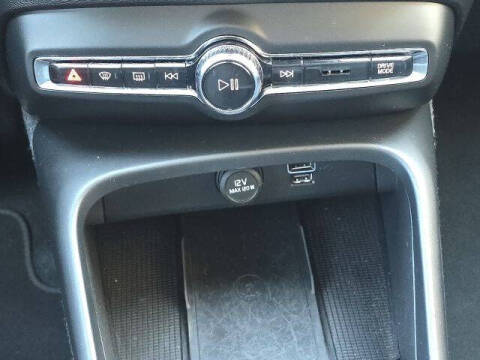 2020 Volvo XC40 T5 Momentum