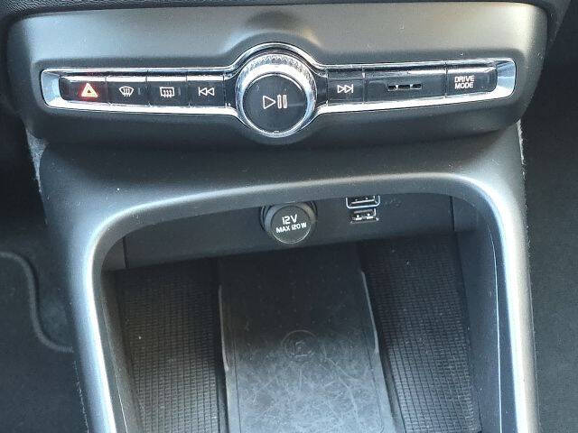 2020 Volvo XC40 T5 Momentum