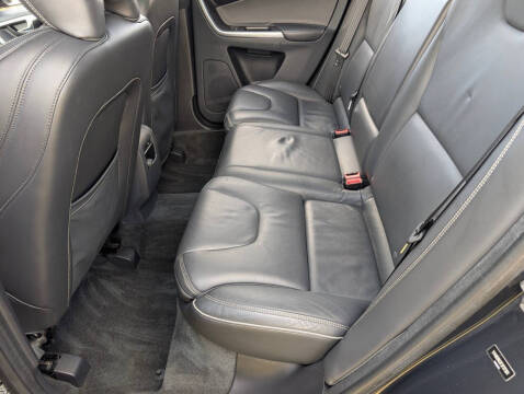2015 Volvo XC60 T6 R-Design Platinum