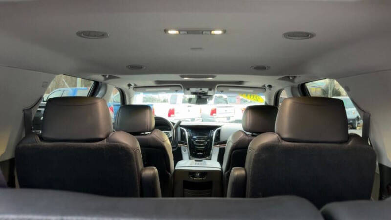 2017 Cadillac Escalade Luxury