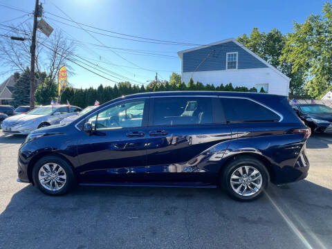 2026 Toyota Sienna LE 8-Passenger