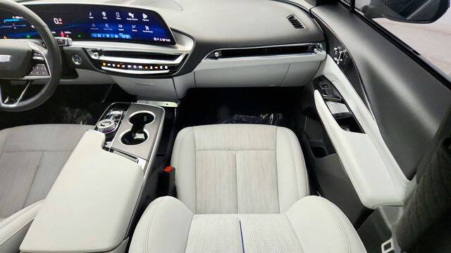 2024 Cadillac LYRIQ Luxury 1