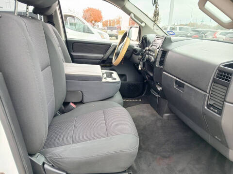 2013 Nissan Titan SV