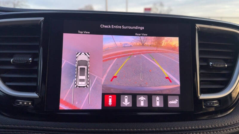 2022 Chrysler Pacifica Hybrid Touring L