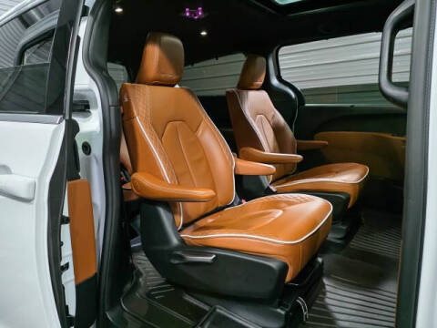 2025 Chrysler Pacifica Plug-In Hybrid Pinnacle