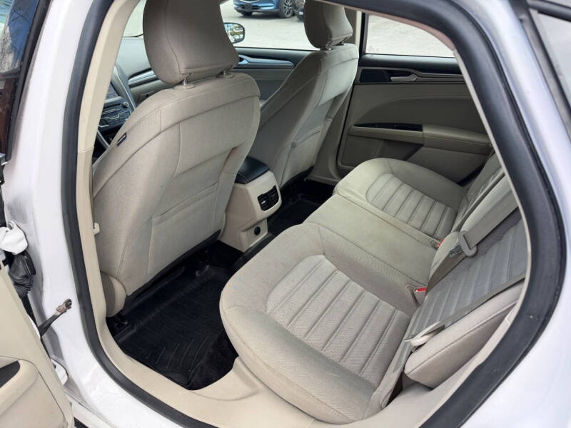 2017 Ford Fusion SE