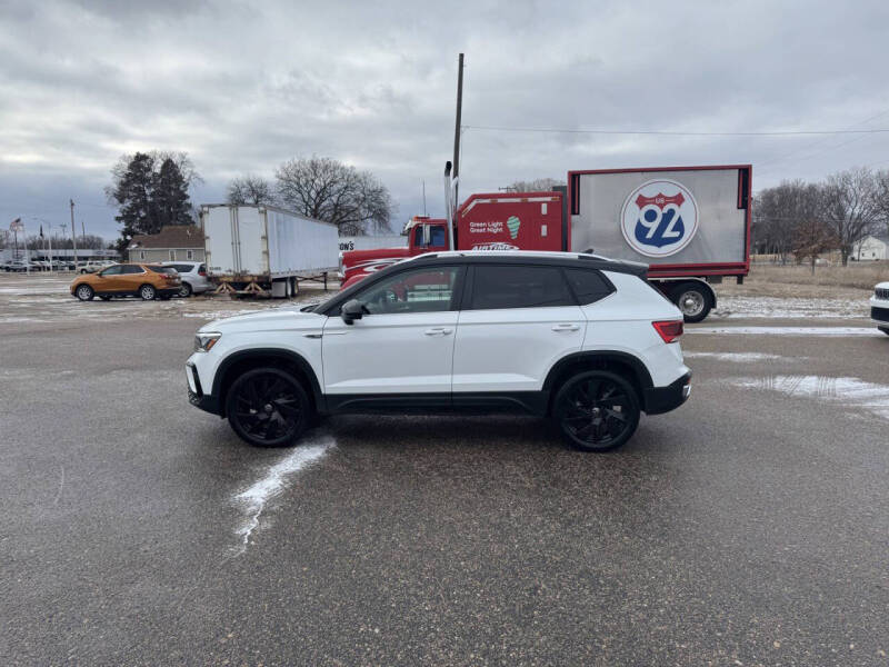 2024 Volkswagen Taos SE 4Motion