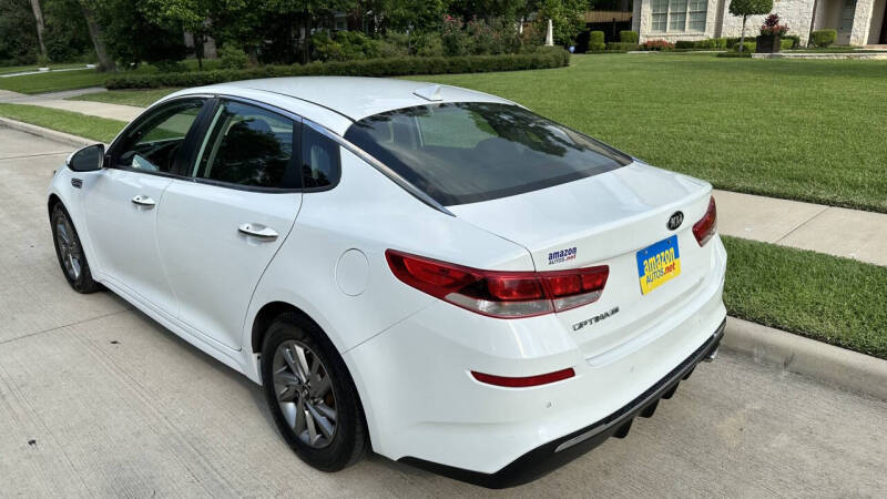 2019 Kia Optima LX photo 4