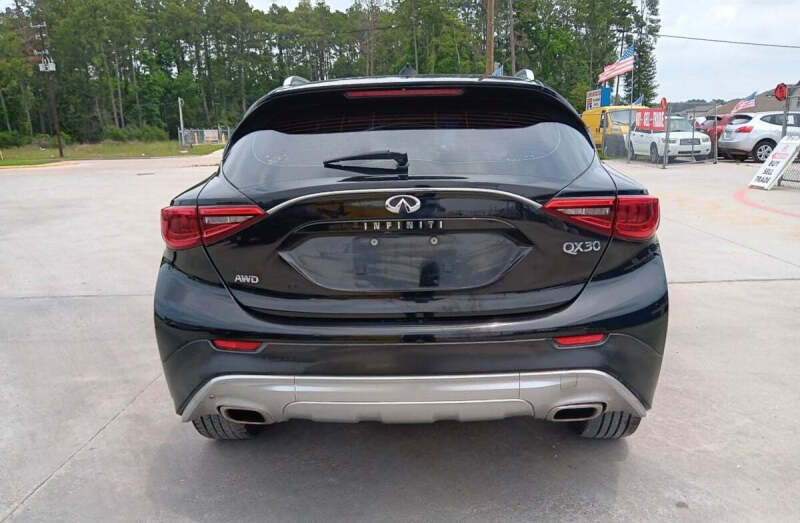 2017 Infiniti QX30 Luxury