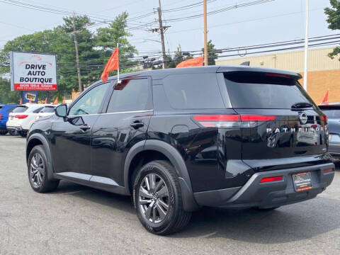 2023 Nissan Pathfinder S
