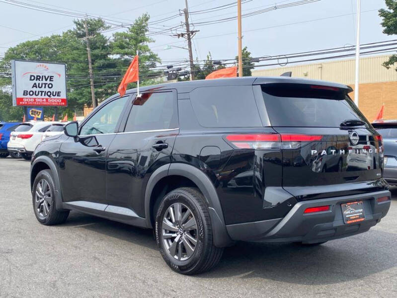 2023 Nissan Pathfinder S
