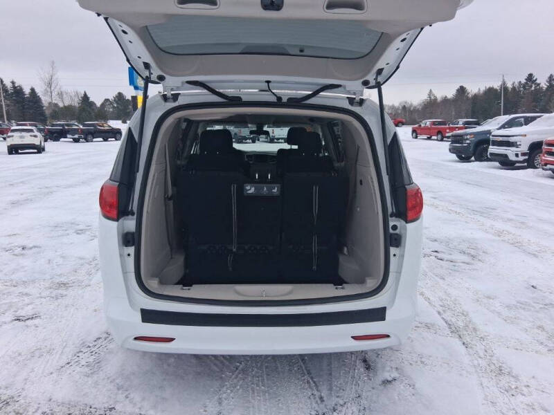 2021 Chrysler Voyager LX