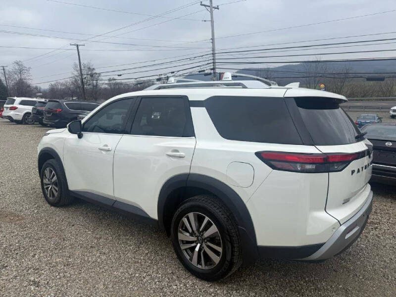 2022 Nissan Pathfinder SL