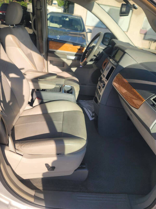 2008 Chrysler Town and Country Limited