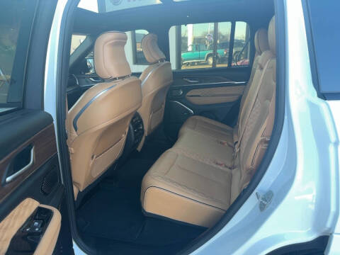 2022 Jeep Grand Cherokee Summit