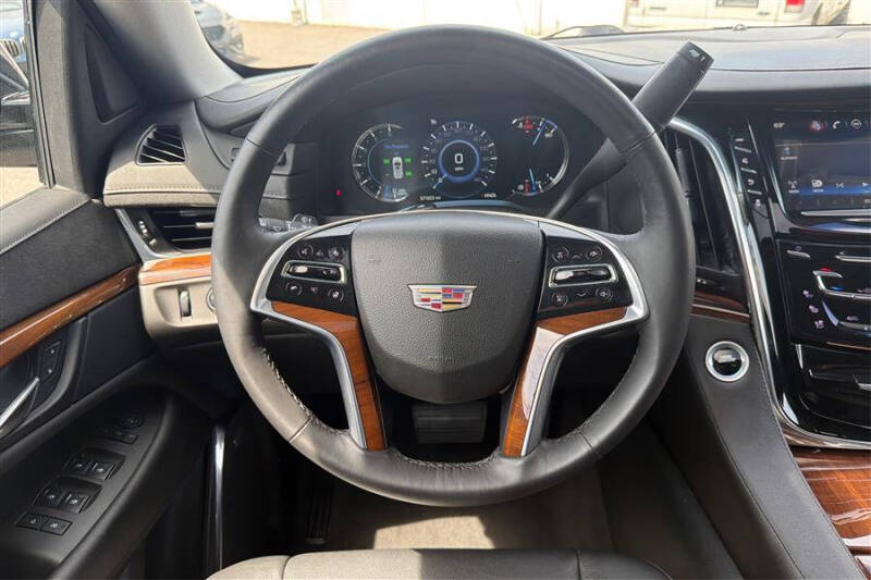 2017 Cadillac Escalade Luxury