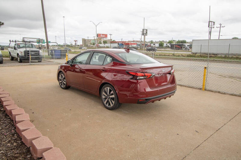 2020 Nissan Versa SR