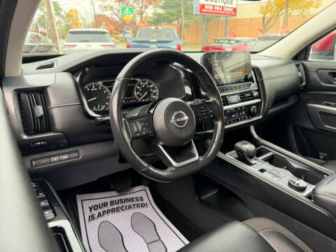 2022 Nissan Pathfinder SL