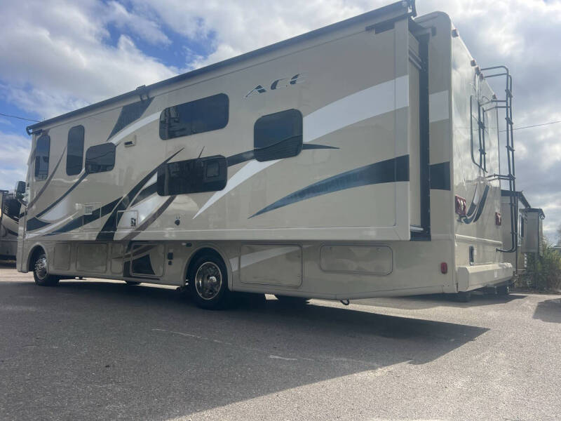 2017 Thor Motor Coach ACE BUNK HOUSE