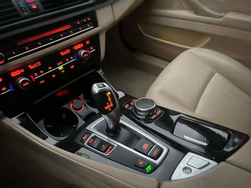 2015 BMW 5 Series 528i