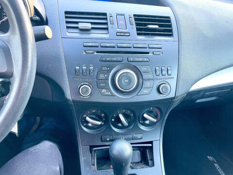 2013 Mazda MAZDA3 i SV