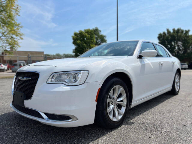 2015 Chrysler 300 for sale at Ideal Cars LLC in Skokie, IL