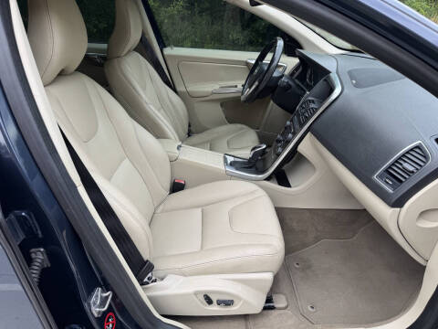 2015 Volvo XC60 T5 Drive-E Platinum