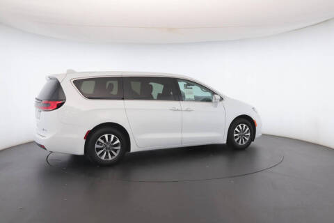 2022 Chrysler Pacifica Hybrid Touring L