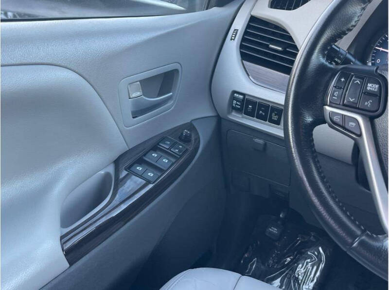 2015 Toyota Sienna
