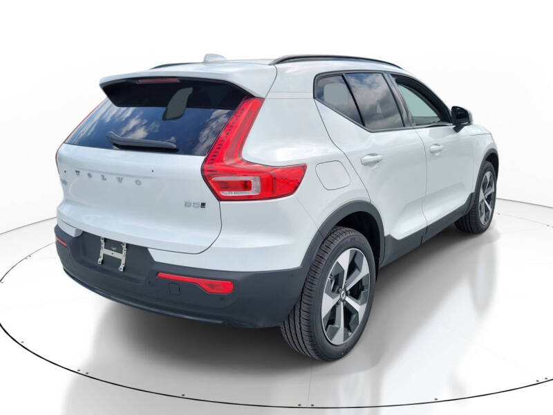 2026 Volvo XC40 B5 Plus