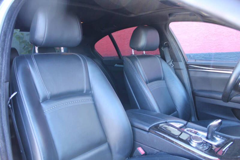 2016 BMW 5 Series 528i
