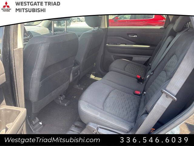 2022 Nissan Pathfinder SV