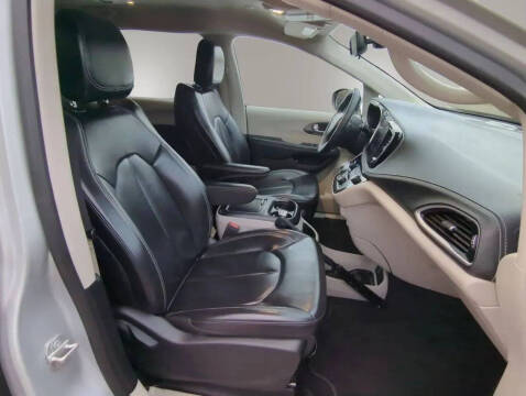2023 Chrysler Pacifica Plug-In Hybrid Touring L