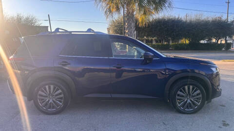 2022 Nissan Pathfinder SL