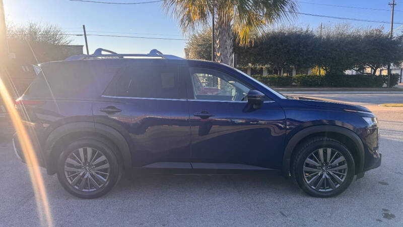 2022 Nissan Pathfinder SL