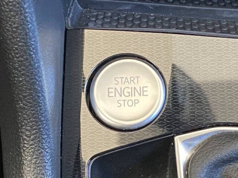 2025 Volkswagen Taos SE Black 4Motion