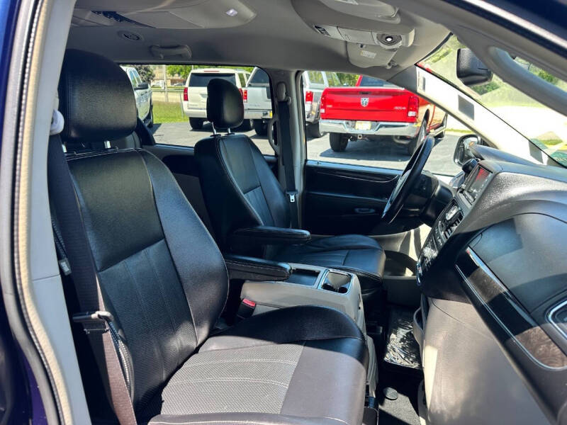 2014 Chrysler Town and Country Touring-L