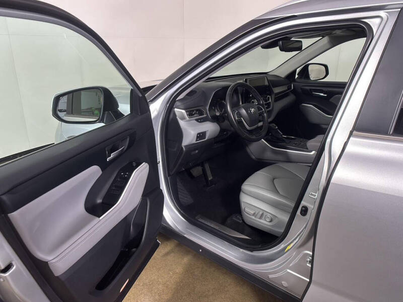 2025 Toyota Highlander XLE