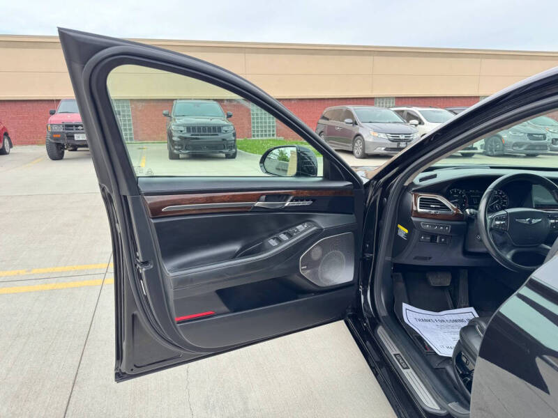 2018 Genesis G90